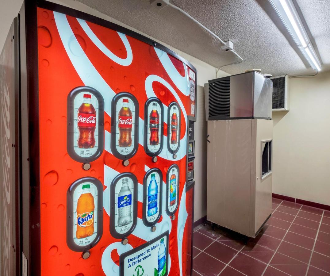 威斯维尔红顶套房酒店 外观 照片